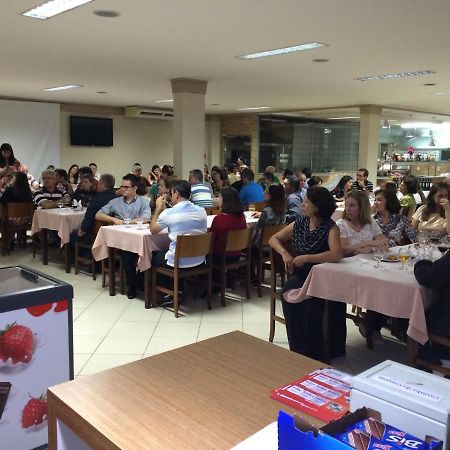 Hotel E Churrascaria Los Pagos Линьярис Экстерьер фото